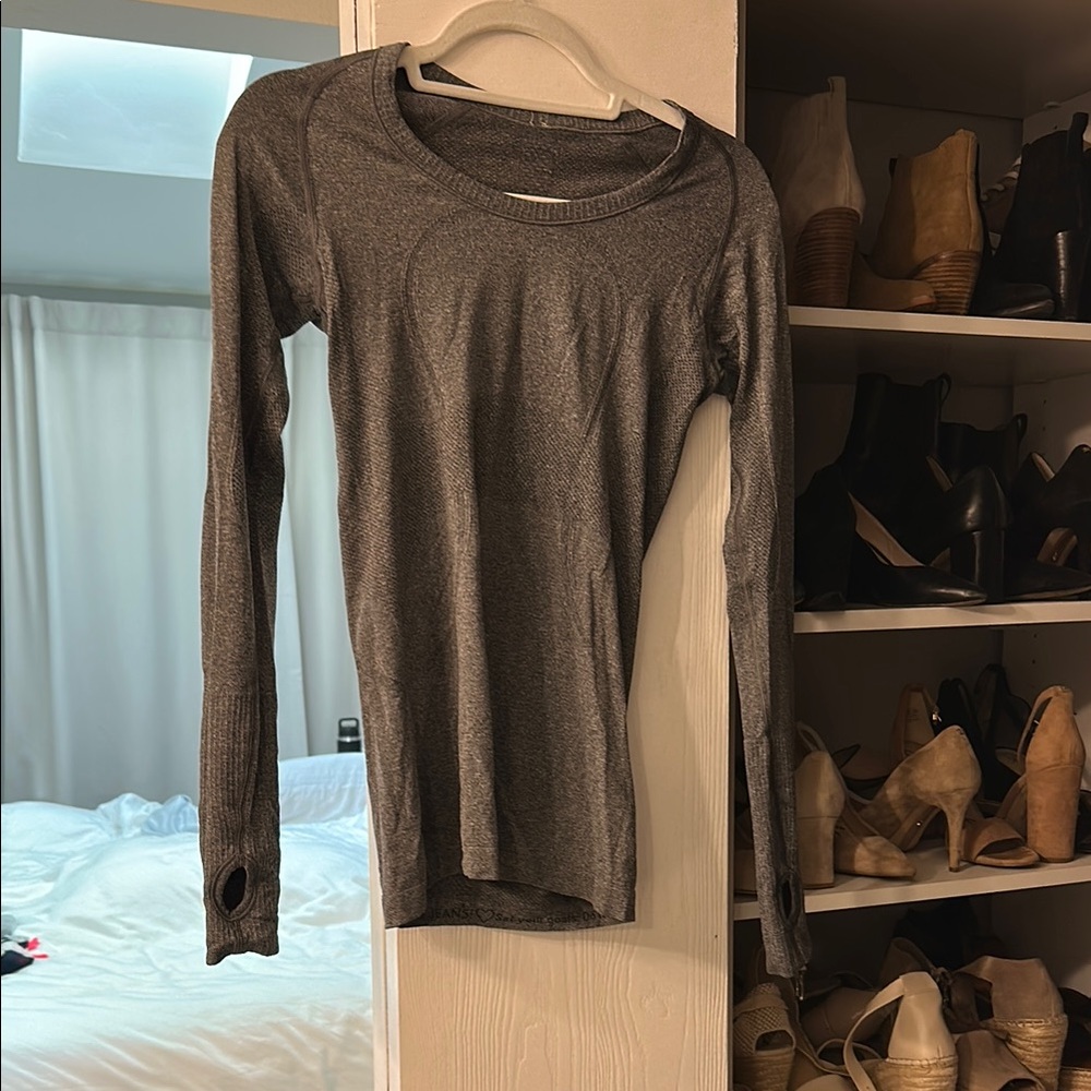 Lululemon Gray Women's Long Sleeve Top